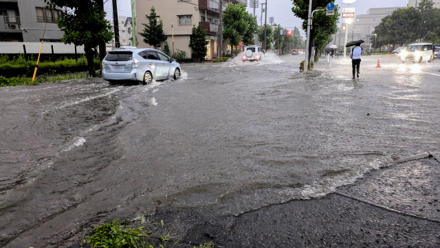 大雨の街中
